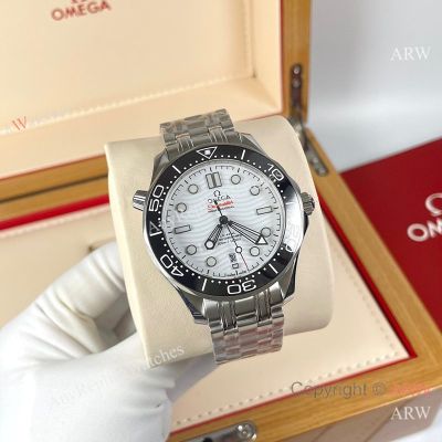 High Quality Replica OMEGA Seamaster 300 Different Straps (316 Stainless Steel/Silicone) White Wavy Ceramic Face Dial Black Ceramic Bezel Stainless Steel Case Watch 42mm
